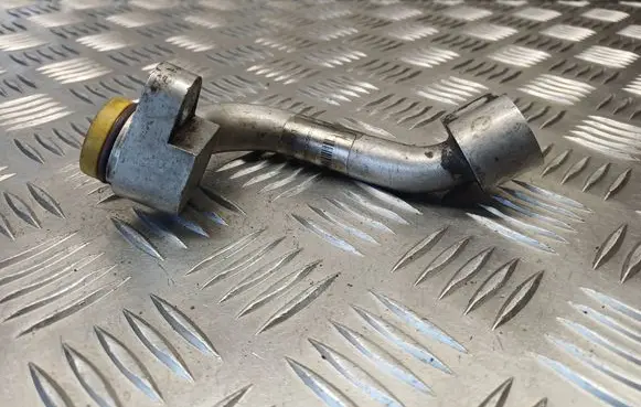 Air conditioning (A/C) pipe/hose
