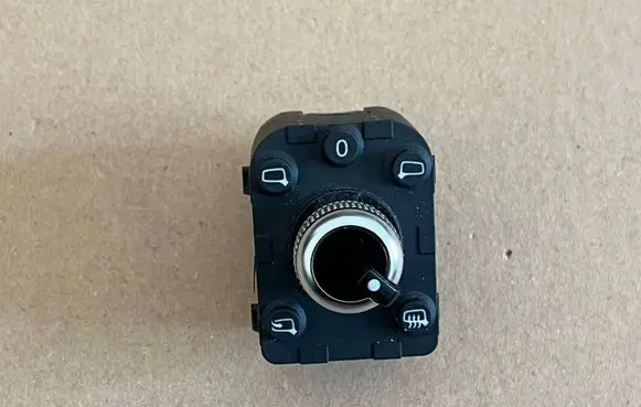 Wing mirror switch
