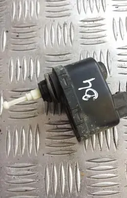 Audi 80 90 S2 B4 Headlight level adjustment motor 8a0941295