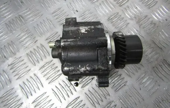 Toyota Land Cruiser (J100) Vacuum pump