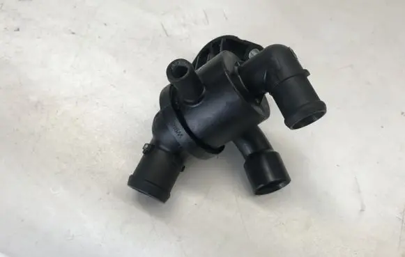 Thermostat/thermostat housing