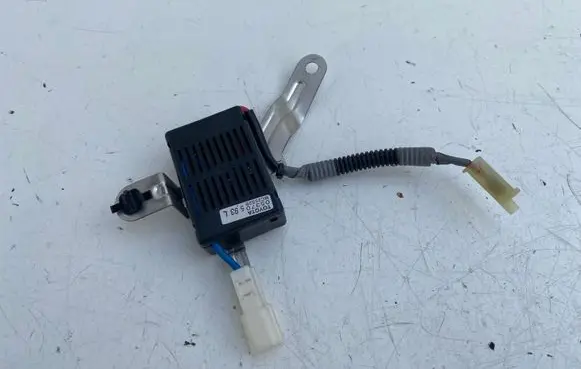 Lexus IS 220D-250-350 Aerial antenna filter 05370593L