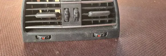 Rear air vent grill
