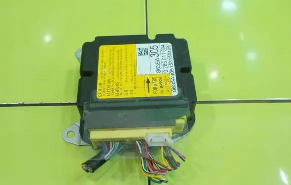 Mitsubishi Outlander Airbag control unit/module 0285011604