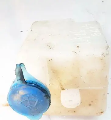 KIA Carnival Windshield washer fluid reservoir/tank