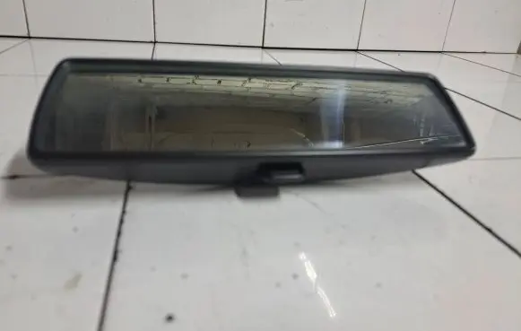 Volkswagen Jetta V Rear view mirror (interior) E1010783