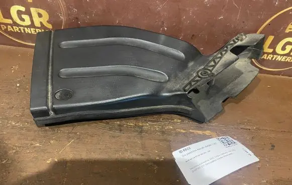 Audi A4 S4 B7 8E 8H Air intake duct part 8E0129618