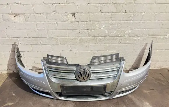 Volkswagen Jetta V Front bumper 1K0805903B