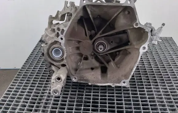 Manual 5 speed gearbox