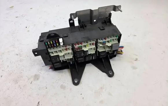 Jaguar XE Fuse module 