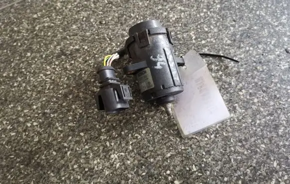 Volkswagen PASSAT B4 Accelerator pedal position sensor 0205001012