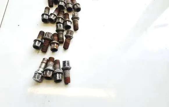 Nuts/bolts