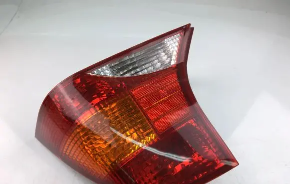 Tailgate rear/tail lights
