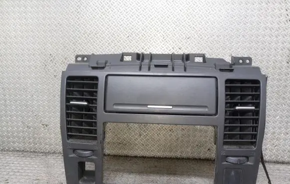 Nissan Tiida C11 Dash center air vent grill 68260EM31A
