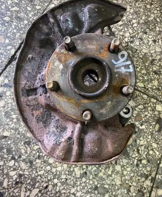 Toyota Corolla Verso AR10 Front wheel hub