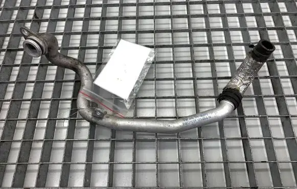 Audi Q8 Engine coolant pipe/hose 059121064N