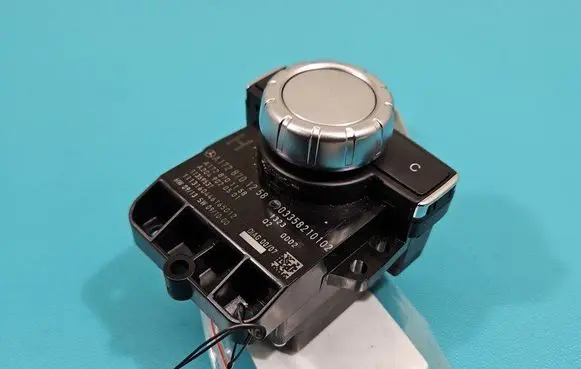 Head unit multimedia control