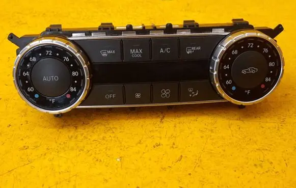 Mercedes-Benz C W204 Climate control unit A2049006005