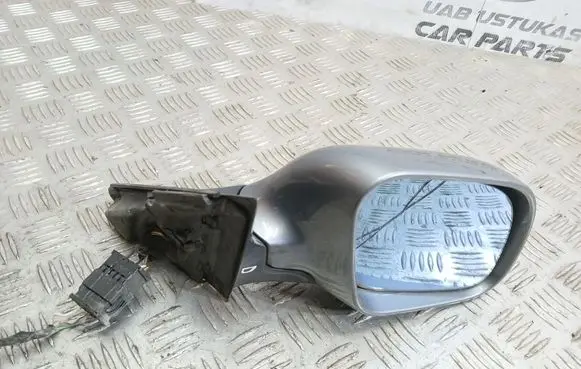 Audi A4 S4 B5 8D Front door electric wing mirror