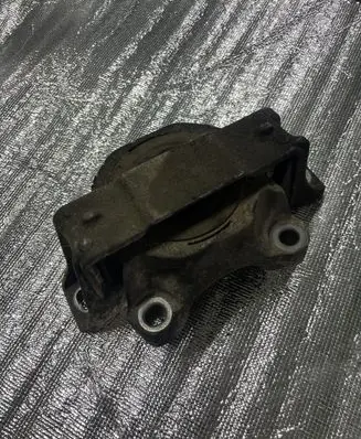 Ford Focus Engine mount bracket