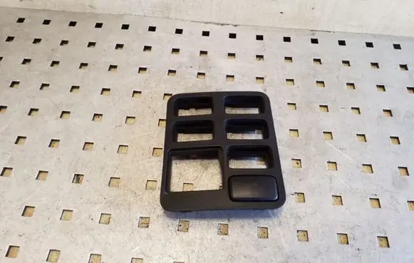 Toyota Land Cruiser (J120) Mirror switch trim 