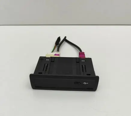 Mercedes-Benz CLA C118 X118 USB socket connector A2478203902
