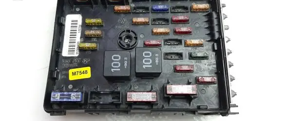 Volkswagen PASSAT CC Fuse module 3C0937125 M7548