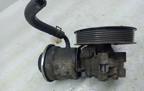 Toyota Corolla Verso AR10 Power steering pump