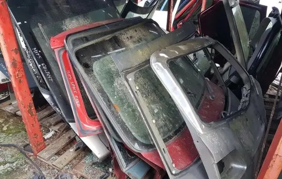 Mitsubishi Space Runner Tailgate/trunk/boot lid RAUDONAS