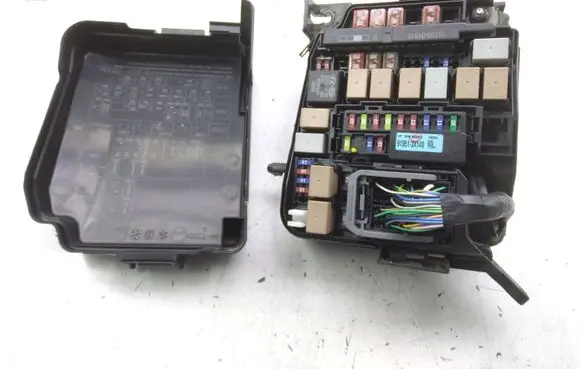 Hyundai i40 Fuse module 919513X140 912033Z080