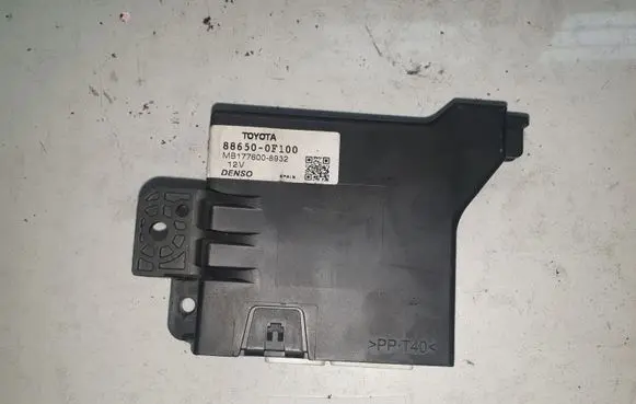 Toyota Verso Air conditioning/heating control unit 886500F100