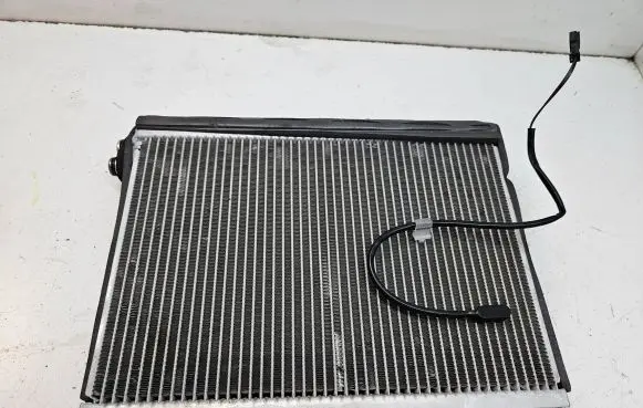 Land Rover Discovery 4 - LR4 Air conditioning (A/C) radiator (interior) 