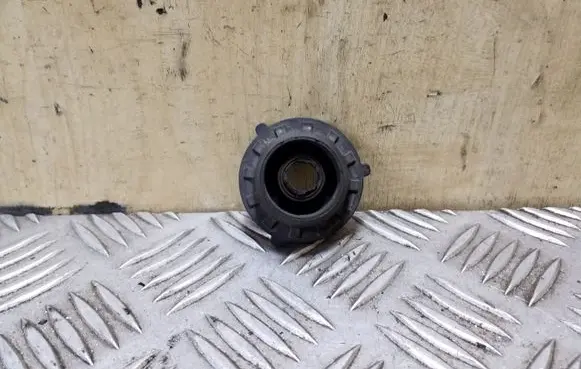 Radiator mount bracket