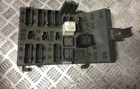 Renault Laguna I Fuse box set 7703297843a