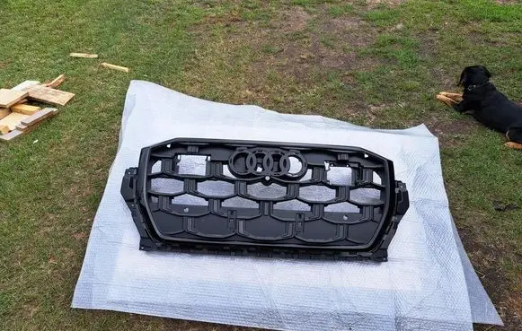 Audi Q7 4M Front bumper upper radiator grill 4M0853651BP