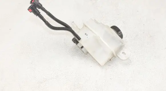 Opel Mokka X Brake fluid reservoir 
