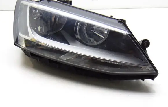 Volkswagen Jetta VI Headlight/headlamp VWJETTAVIA610UK