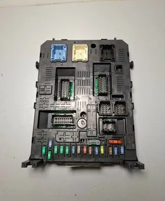 Peugeot Partner Fuse module 966405878002 281208364 KK0100230909