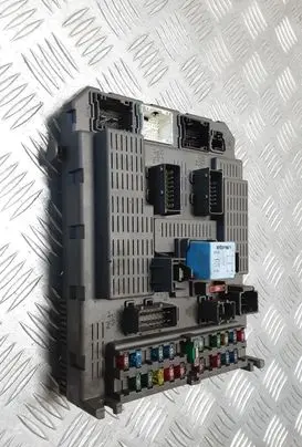 Lancia Phedra Fuse module 9646907380