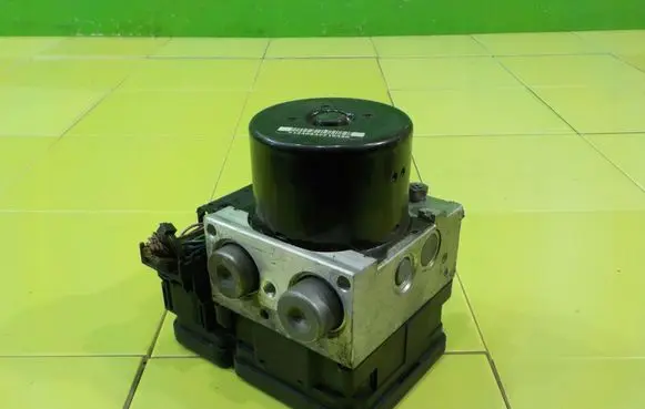 Mercedes-Benz C AMG W204 ABS Pump A2045455132 ZP92