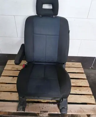Mazda MPV II LW Front driver seat 