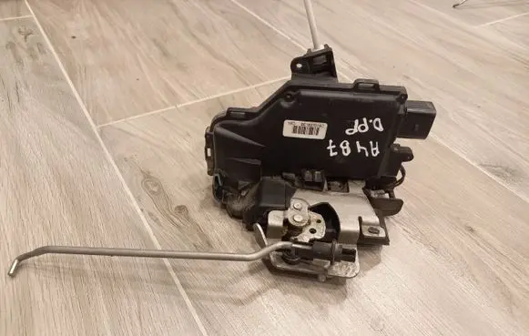 Audi A4 S4 B7 8E 8H Front door lock 8E1837016C