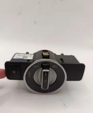 Volkswagen PASSAT B6 Light switch A2129050551 10091531