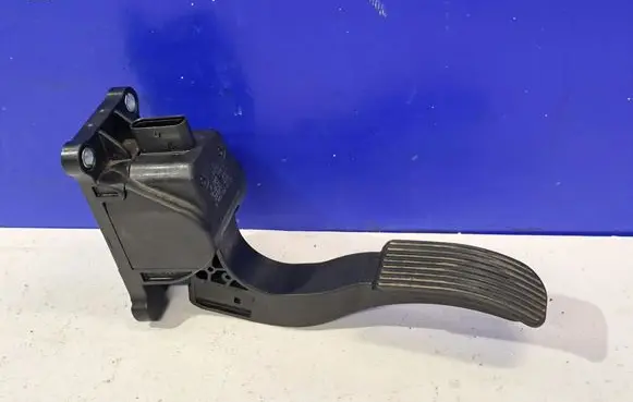 Mercedes-Benz Sprinter W906 Accelerator throttle pedal A9063000304 0280755025