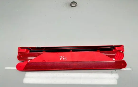 Mercedes-Benz CLS C218 X218 Emergency warning sign A2048900197