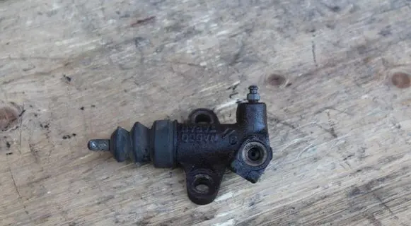 Subaru Outback Clutch slave cylinder 