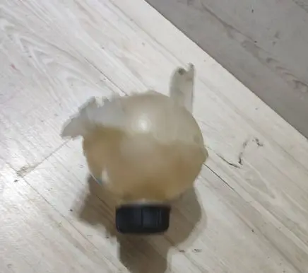 Coolant expansion tank/reservoir