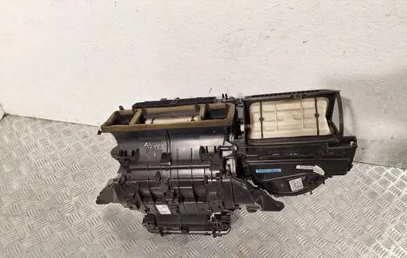 Toyota Avensis T270 Interior heater climate box assembly 8705005770 MF4432201562