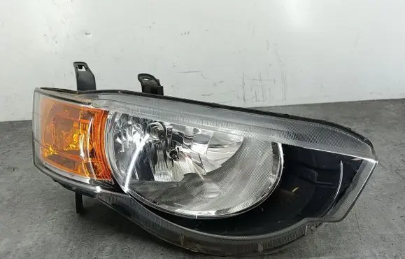 Mitsubishi Colt Headlight/headlamp 8301B180