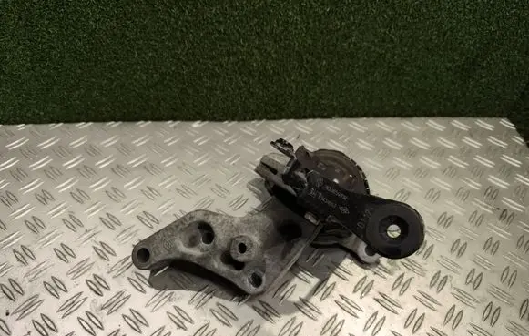 Renault Trafic III (X82) Engine mount bracket 112841371R 165385971R 93451663